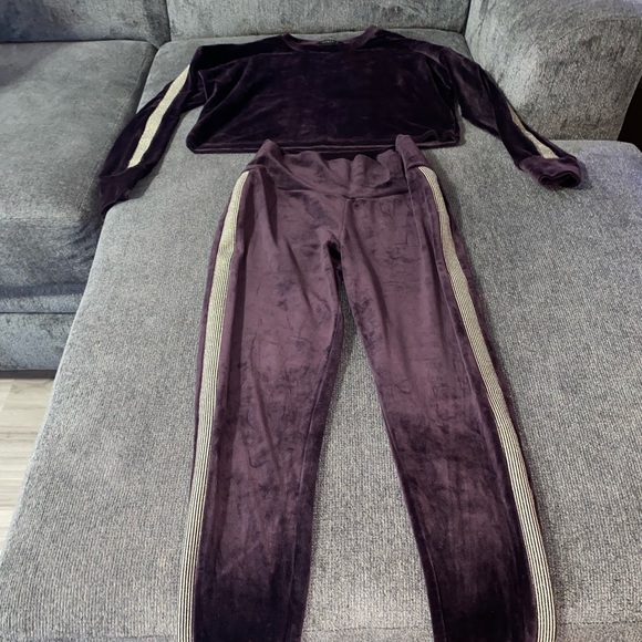 Two piece velour set - high wasted pants crop top style